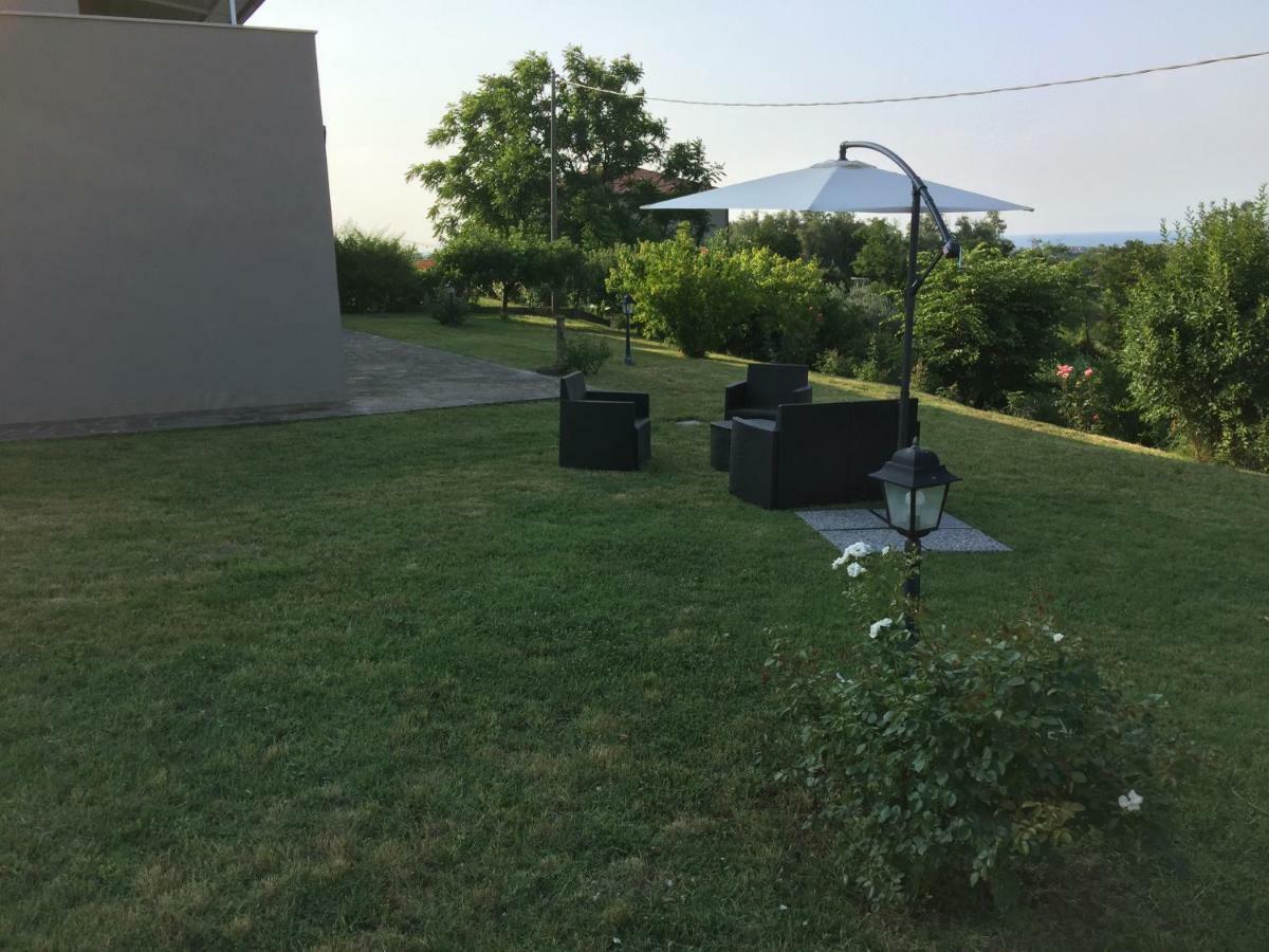Villetta Le Rose Tavullia Bagian luar foto